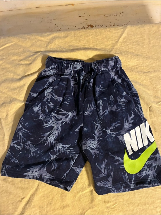 Nike Other - Nike Boy’s Large Blue Leaf Shorts